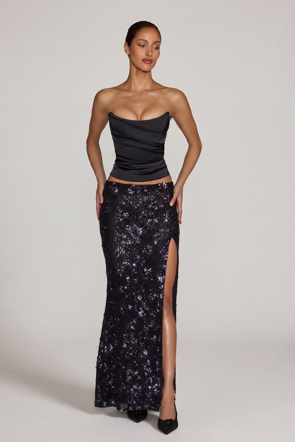Embellished Mid-Rise Thigh-Split Maxi Skirt in Black Purple